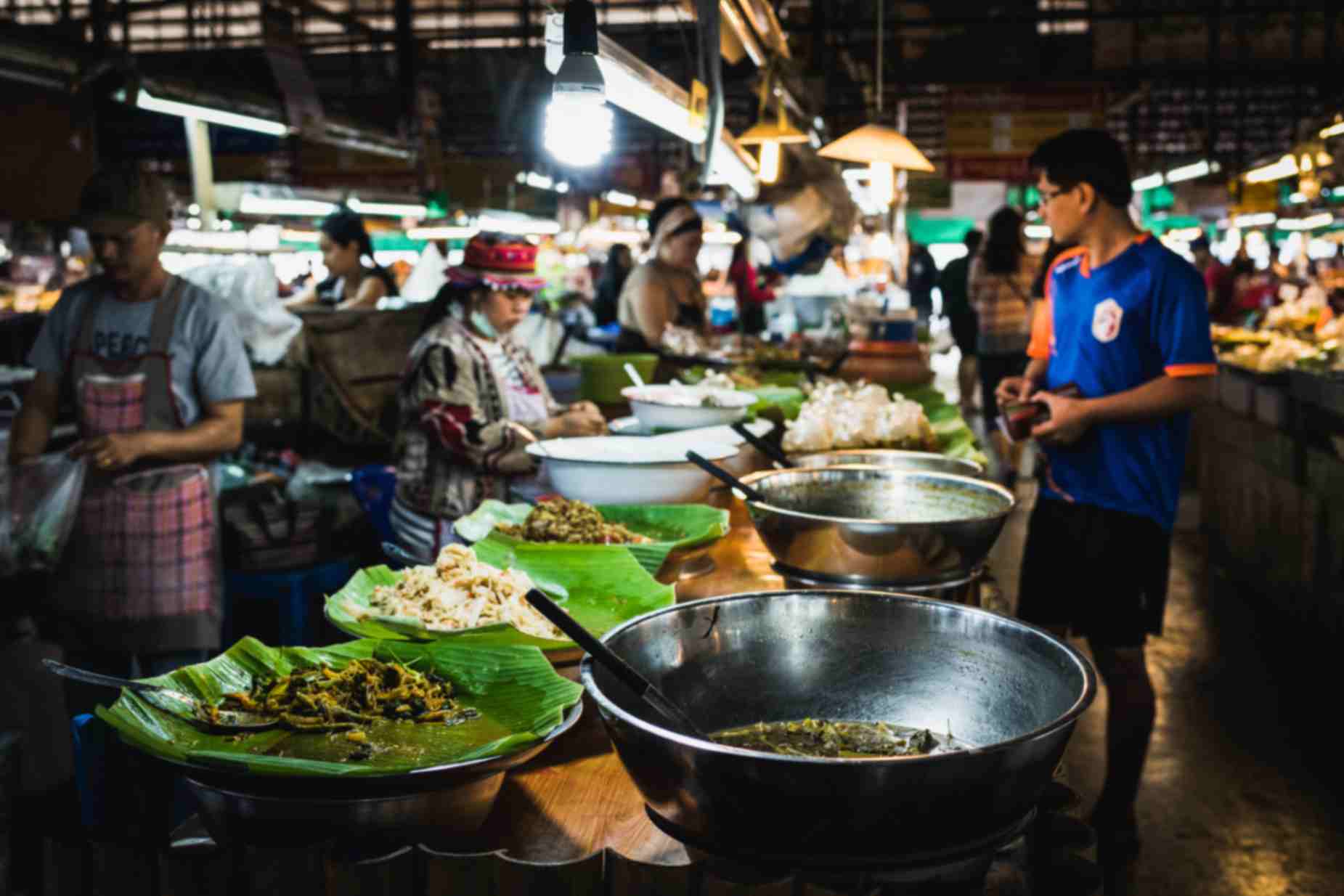 chiang-mai-night-bazaar Patronising food hawkers at Chiang Mai's Night Bazaar
