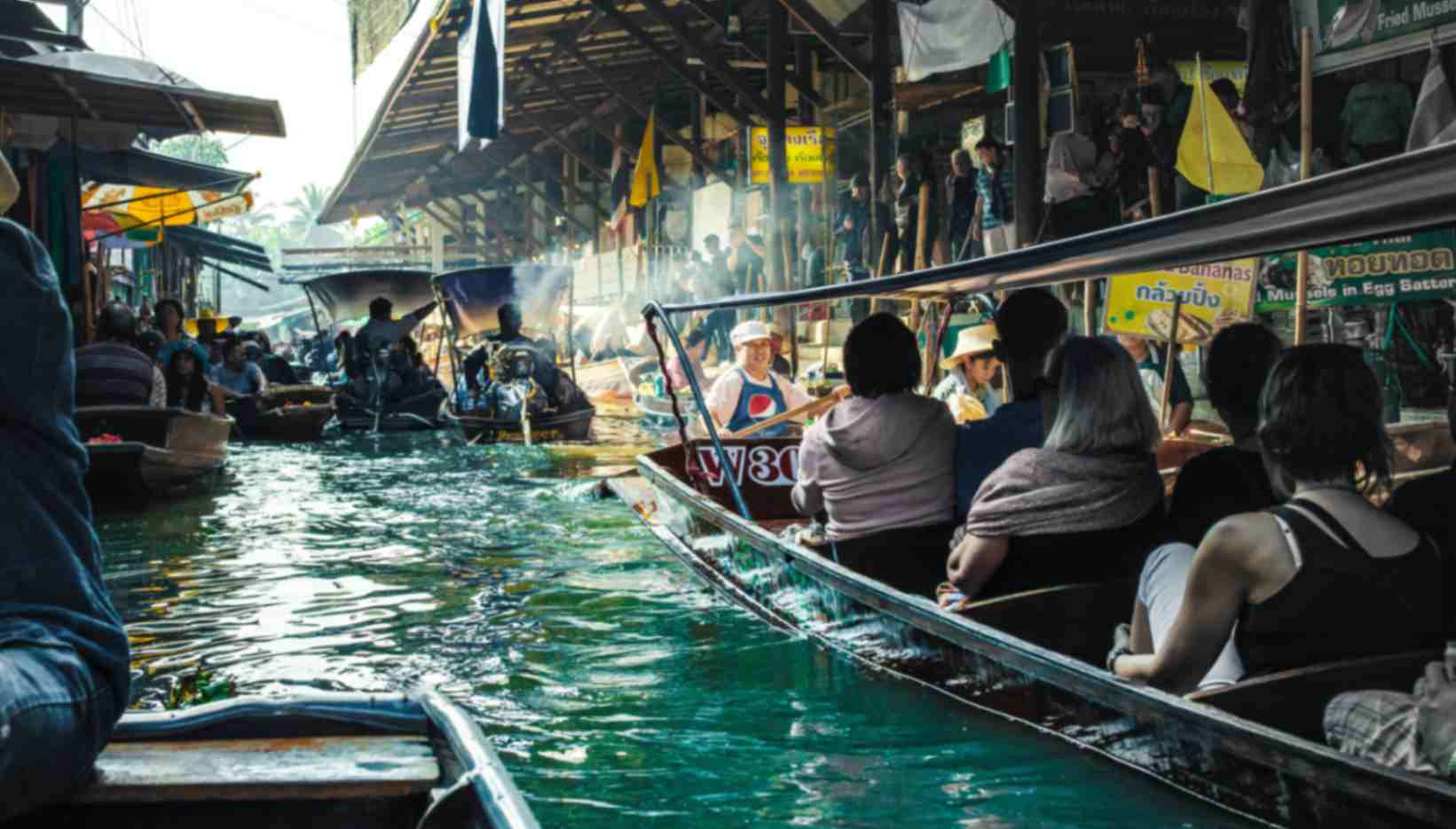 damnoen-saduak-floating-market-thailand Floating market in Damnoen Saduak, Thailand
