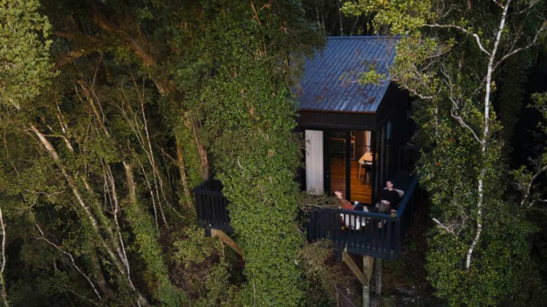 7 Incredible Luxury Treehouse Hotels Around the World