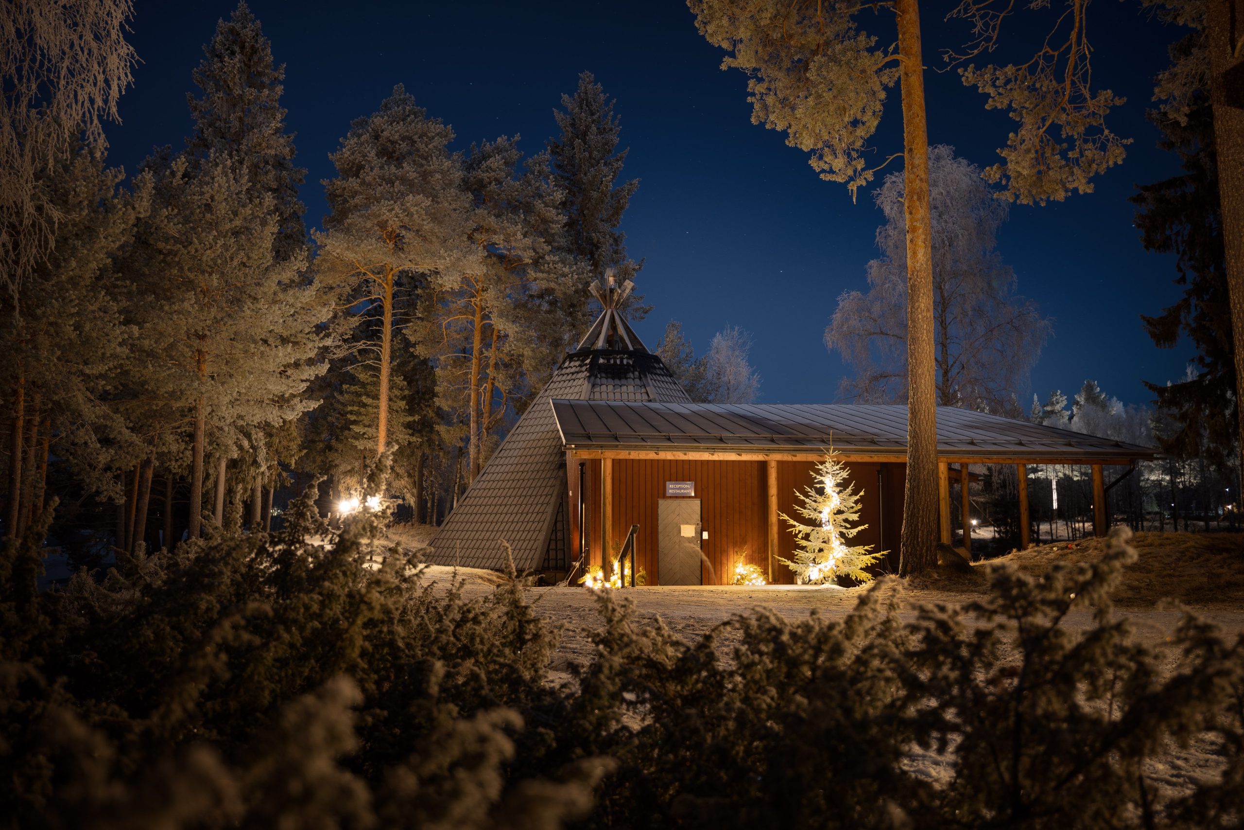 Aino Private Island Hotel, Aino Kota Restaurant at night
